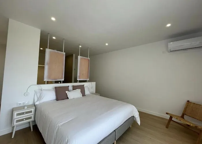 Islander Cala Morell